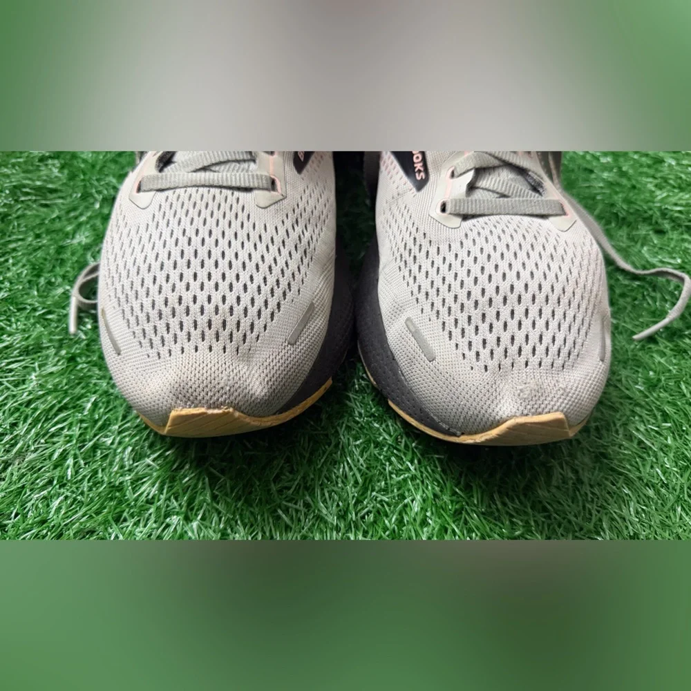 Brooks good preowned